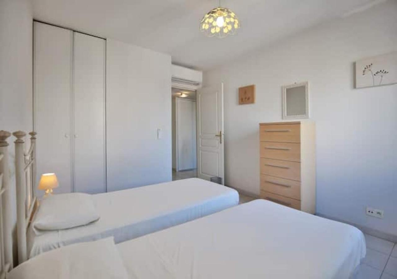 אנטיב Charming Two-Bedroom Apartment With Balcony And Garage By The Marina מראה חיצוני תמונה