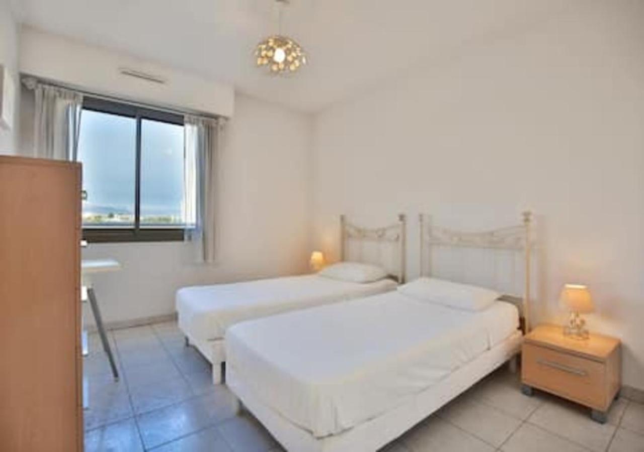 אנטיב Charming Two-Bedroom Apartment With Balcony And Garage By The Marina מראה חיצוני תמונה