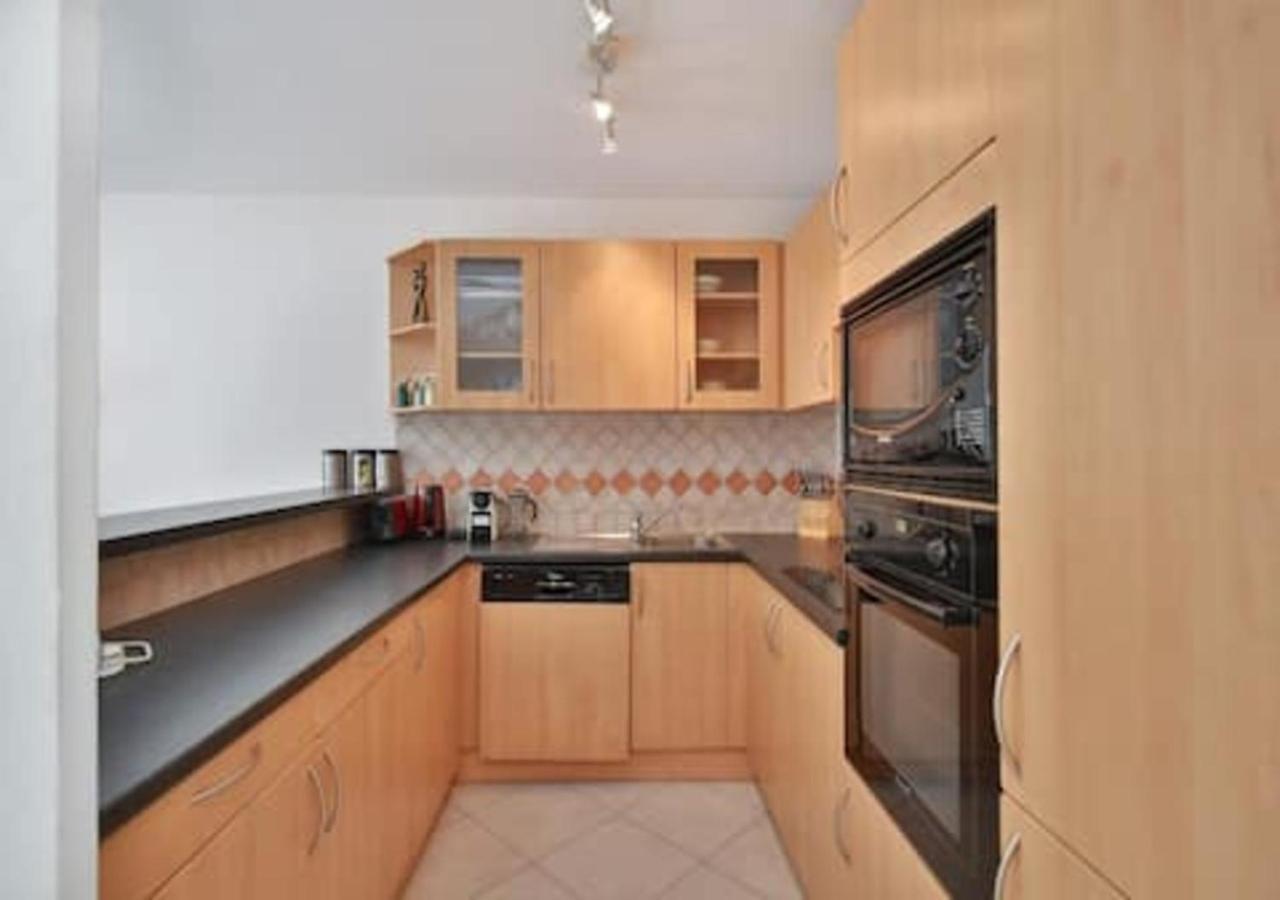 אנטיב Charming Two-Bedroom Apartment With Balcony And Garage By The Marina מראה חיצוני תמונה